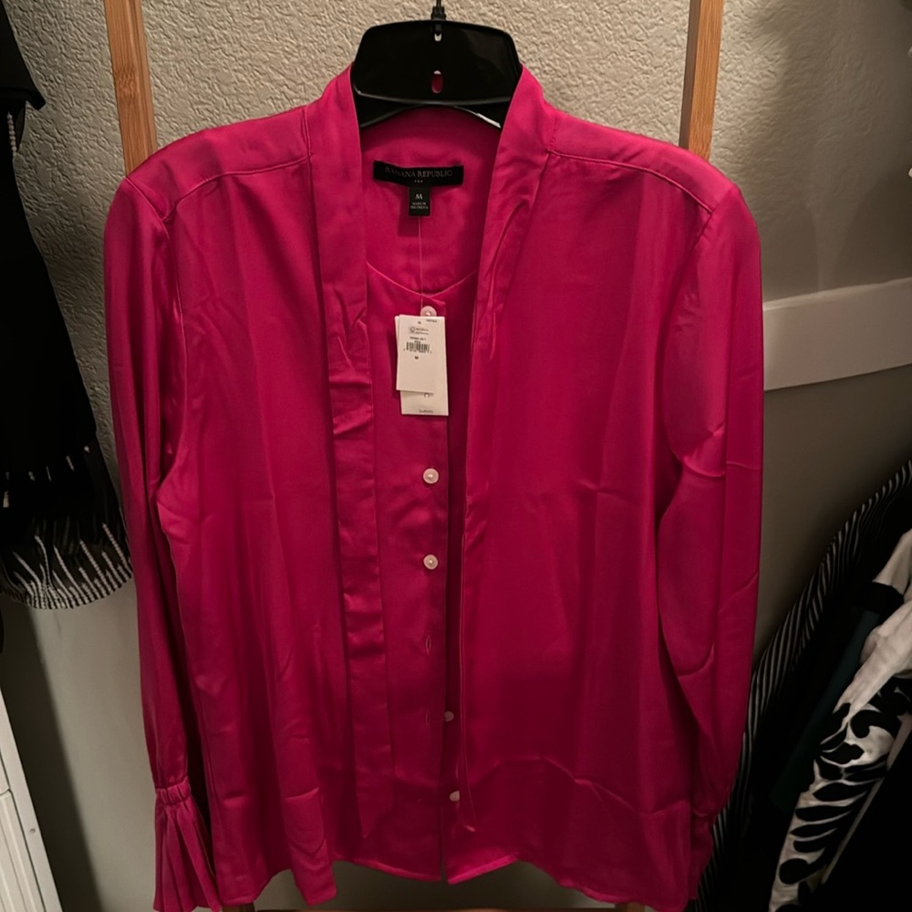 Banana Republic brand new silk blouse with tie in rick pink color.